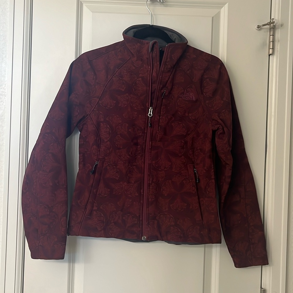 Women’s The North Face full zip soft shell.